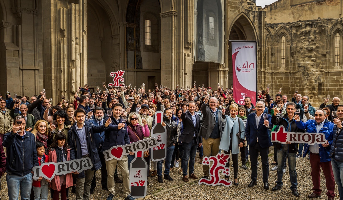 Almost 500 people met up in Viana to celebrate Movimiento Vino DO day with the DOCa Rioja